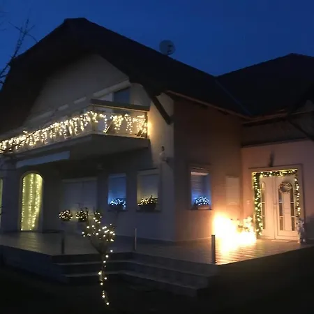 Majlath Vendeghaz Guest house *