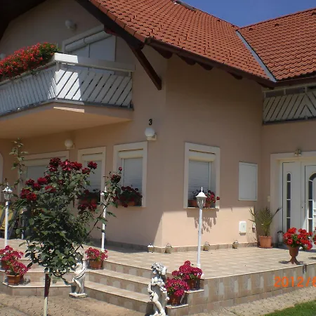 Majlath Vendeghaz Guest house